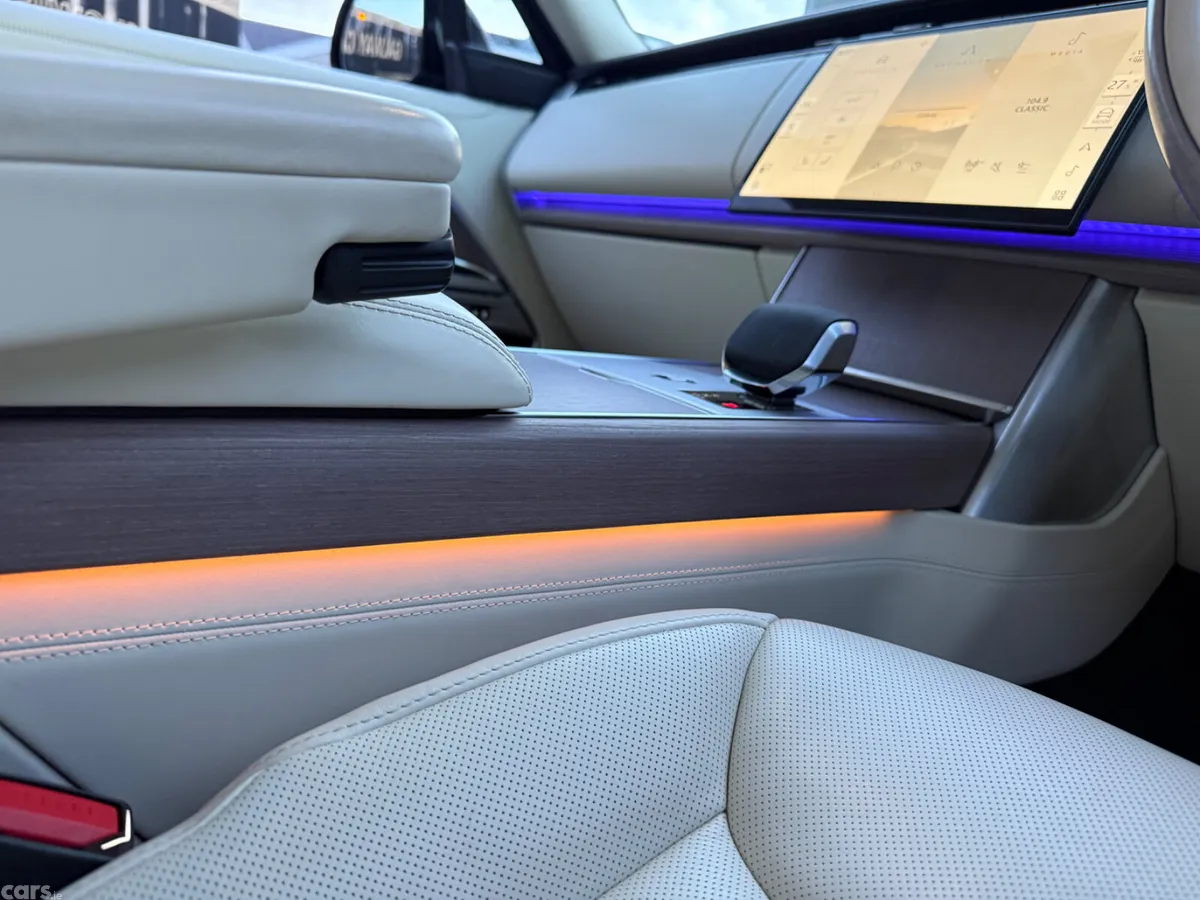 Land Rover Range Rover SUV, Petrol Hybrid, 2024, Gold