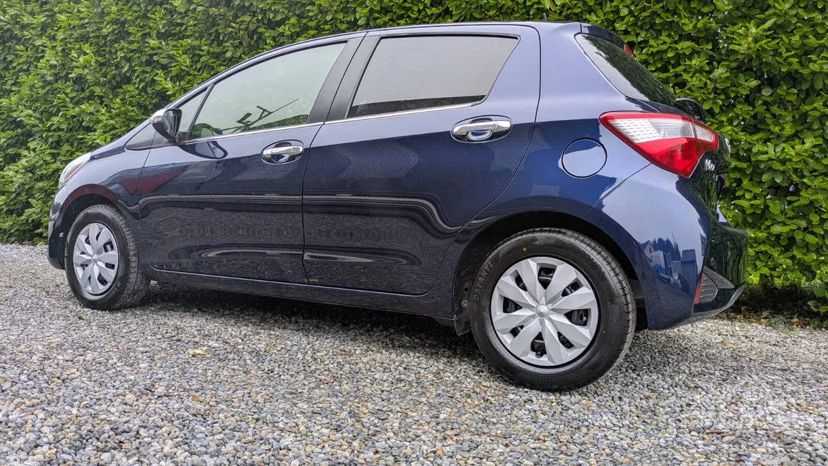 Toyota Yaris Hatchback, Petrol, 2017, Blue