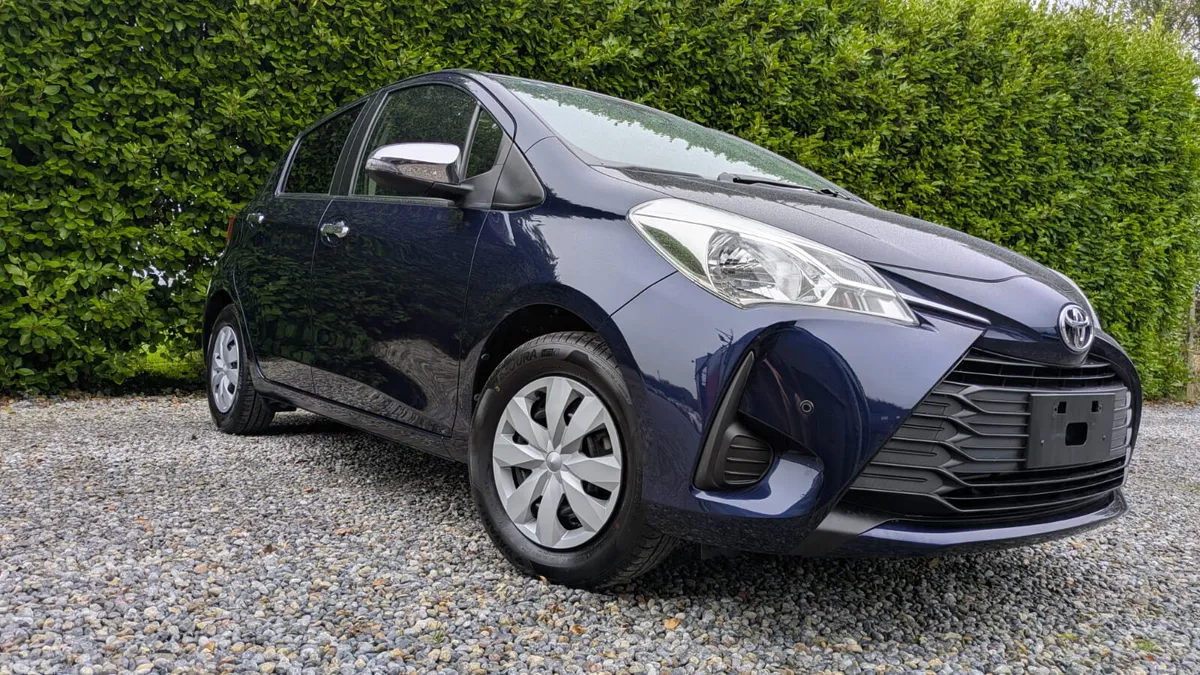 Toyota Yaris Hatchback, Petrol, 2017, Blue