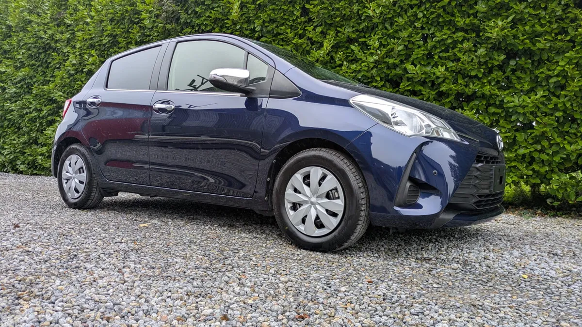 Toyota Yaris Hatchback, Petrol, 2017, Blue