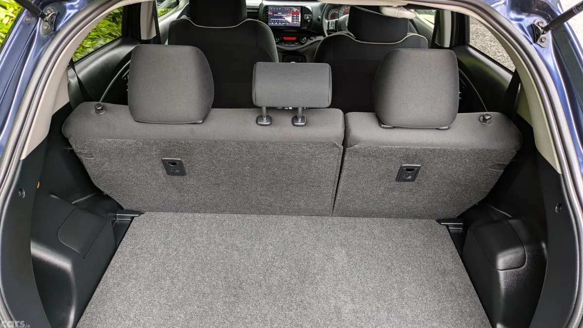 Toyota Yaris Hatchback, Petrol, 2017, Blue