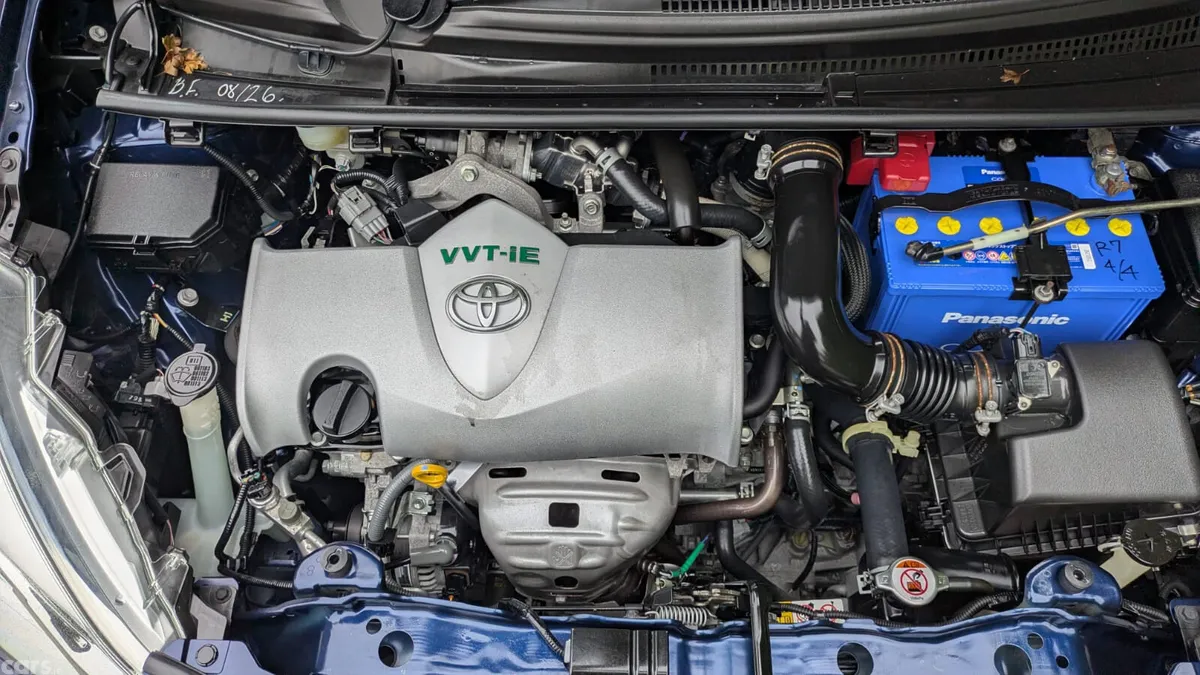 Toyota Yaris Hatchback, Petrol, 2017, Blue