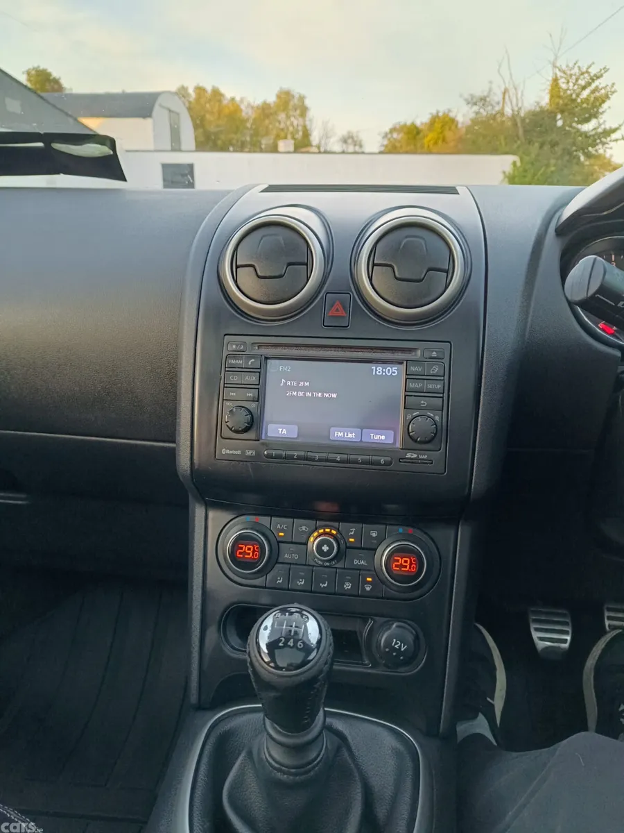 Nissan Qashqai Hatchback, Diesel, 2011, Grey
