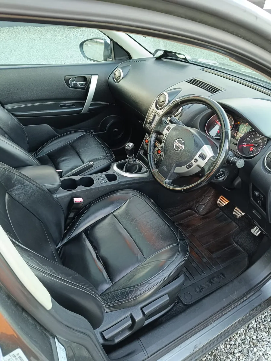 Nissan Qashqai Hatchback, Diesel, 2011, Grey