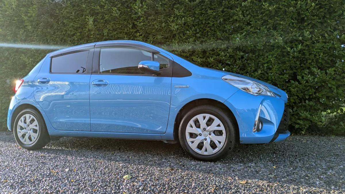 Toyota Yaris Hatchback, Petrol Hybrid, 2020, Blue