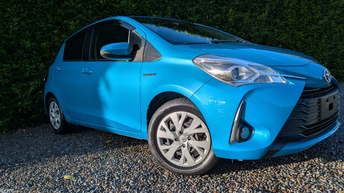 Toyota Yaris Hatchback, Petrol Hybrid, 2020, Blue