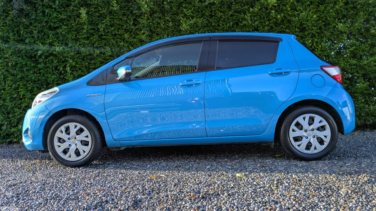 Toyota Yaris Hatchback, Petrol Hybrid, 2020, Blue