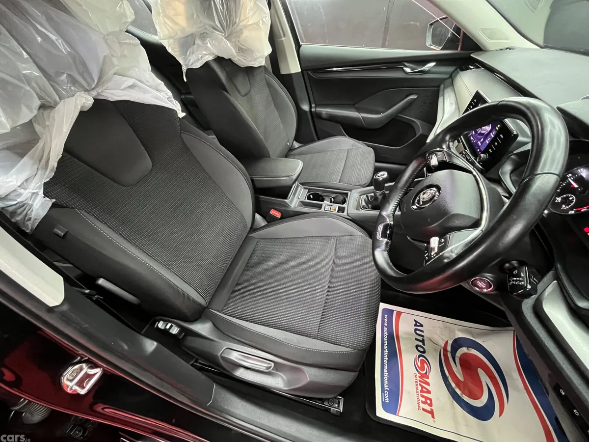 Skoda Octavia Saloon, Diesel, 2023, Black