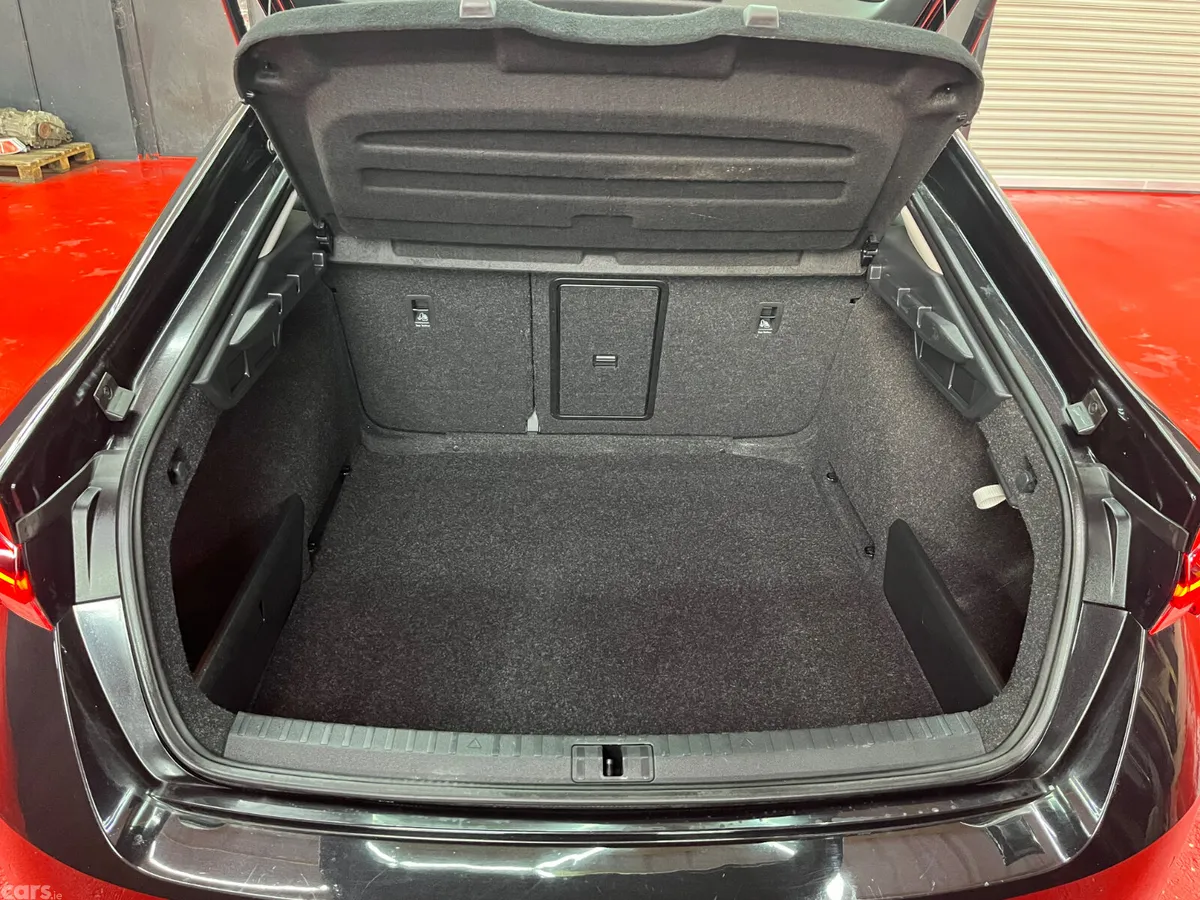Skoda Octavia Saloon, Diesel, 2023, Black