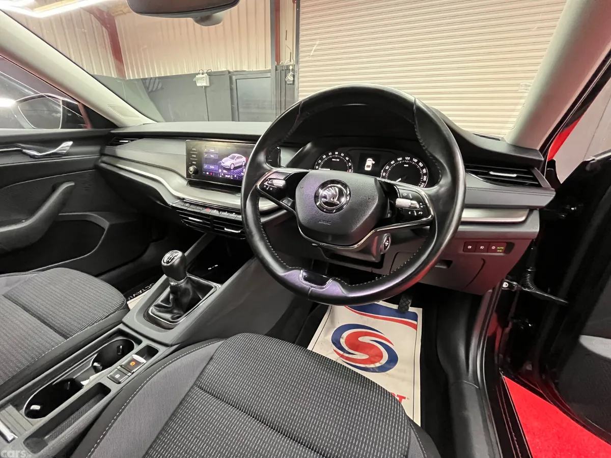 Skoda Octavia Saloon, Diesel, 2023, Black