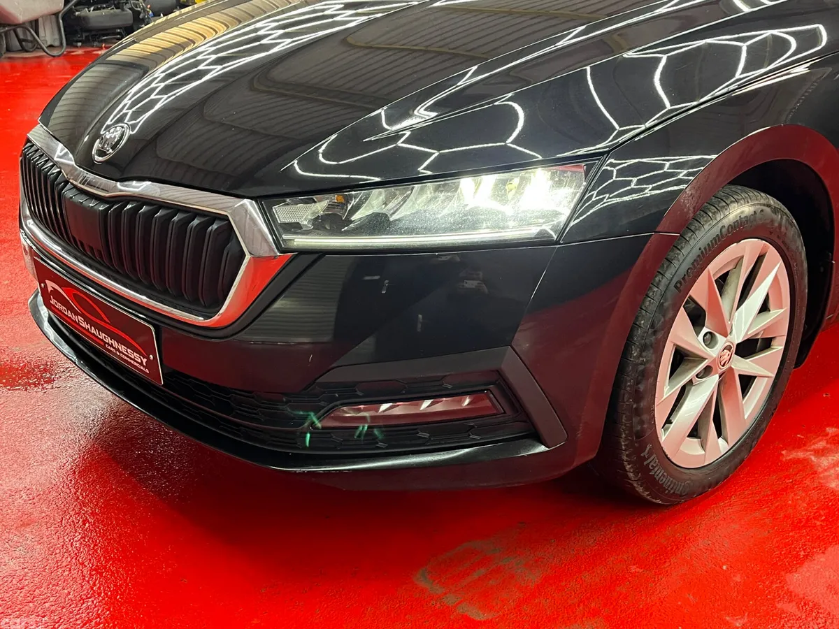 Skoda Octavia Saloon, Diesel, 2023, Black