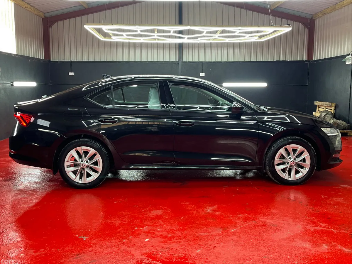 Skoda Octavia Saloon, Diesel, 2023, Black
