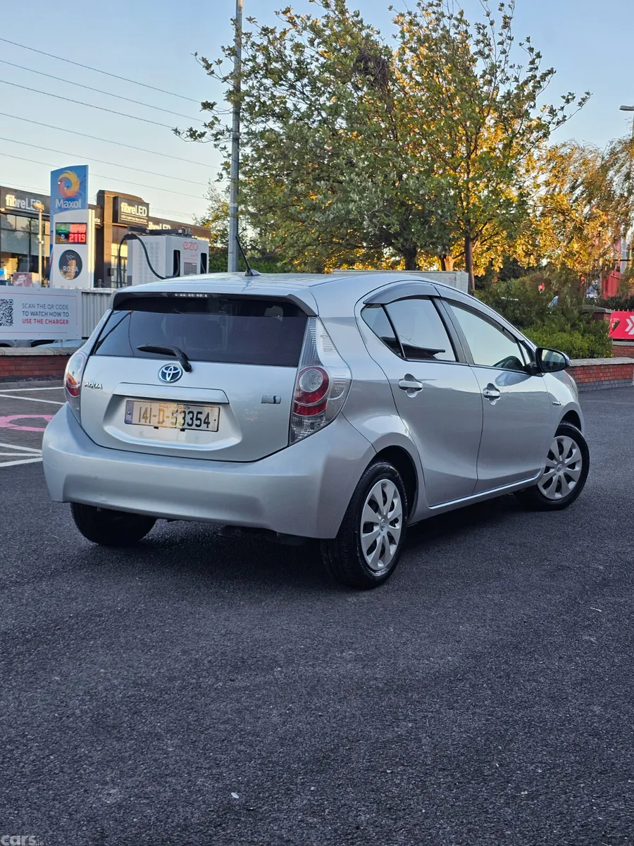 Toyota Aqua Hatchback, Petrol Hybrid, 2014, Silver