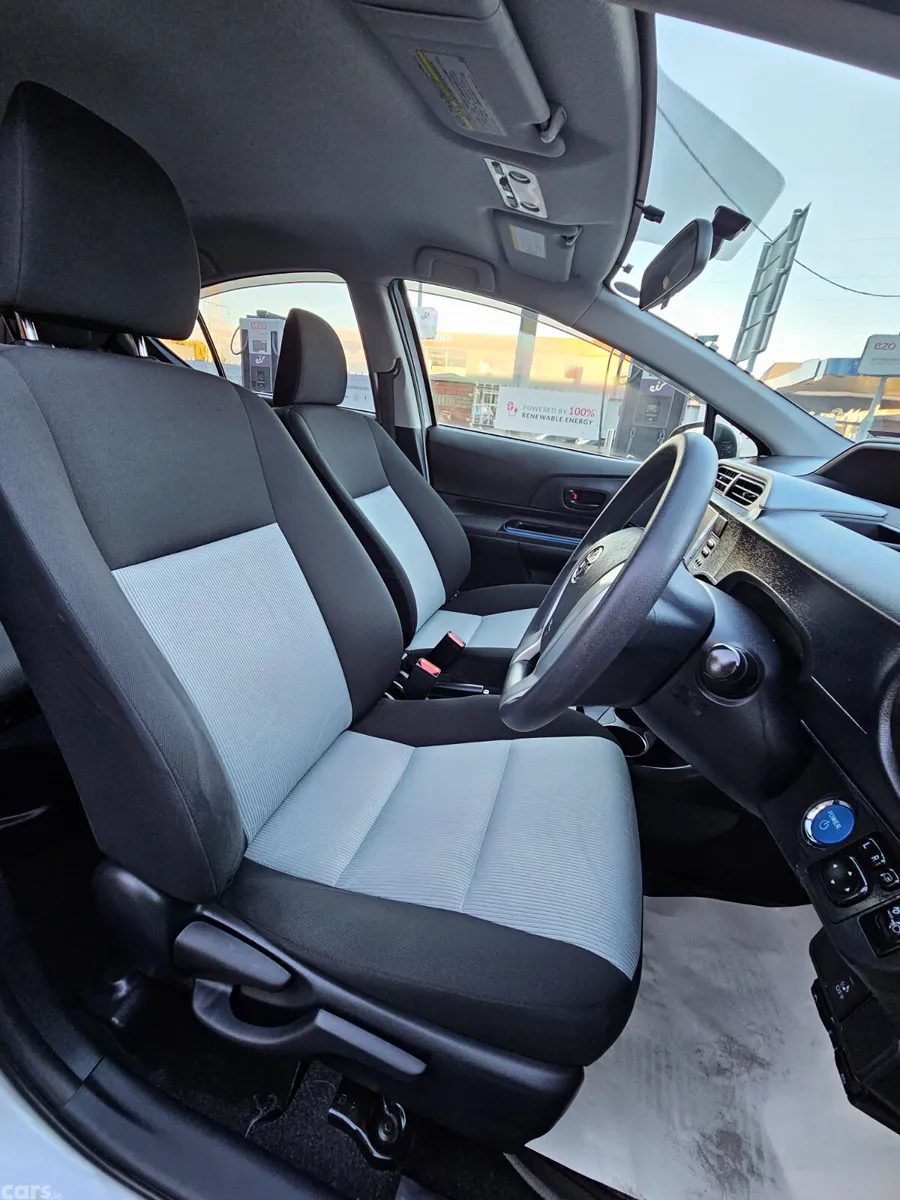Toyota Aqua Hatchback, Petrol Hybrid, 2014, Silver
