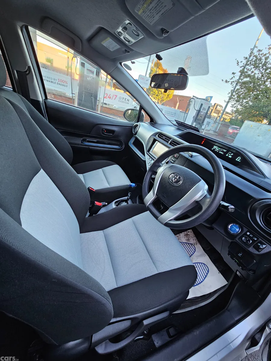 Toyota Aqua Hatchback, Petrol Hybrid, 2014, Silver