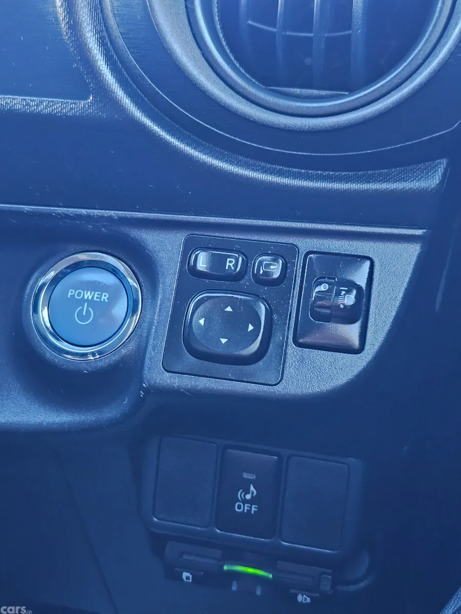 Toyota Aqua Hatchback, Petrol Hybrid, 2014, Silver