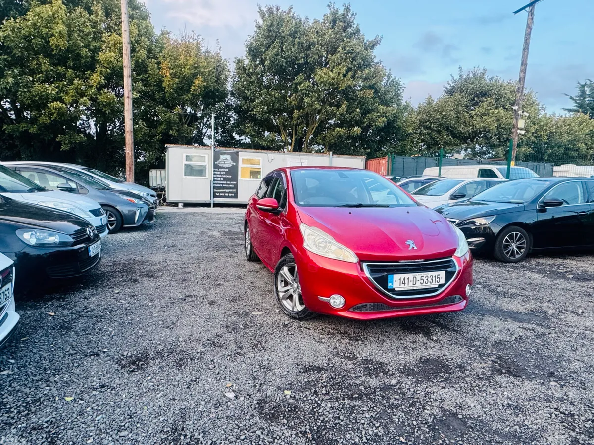 Peugeot 208 Hatchback, Petrol, 2014, Red