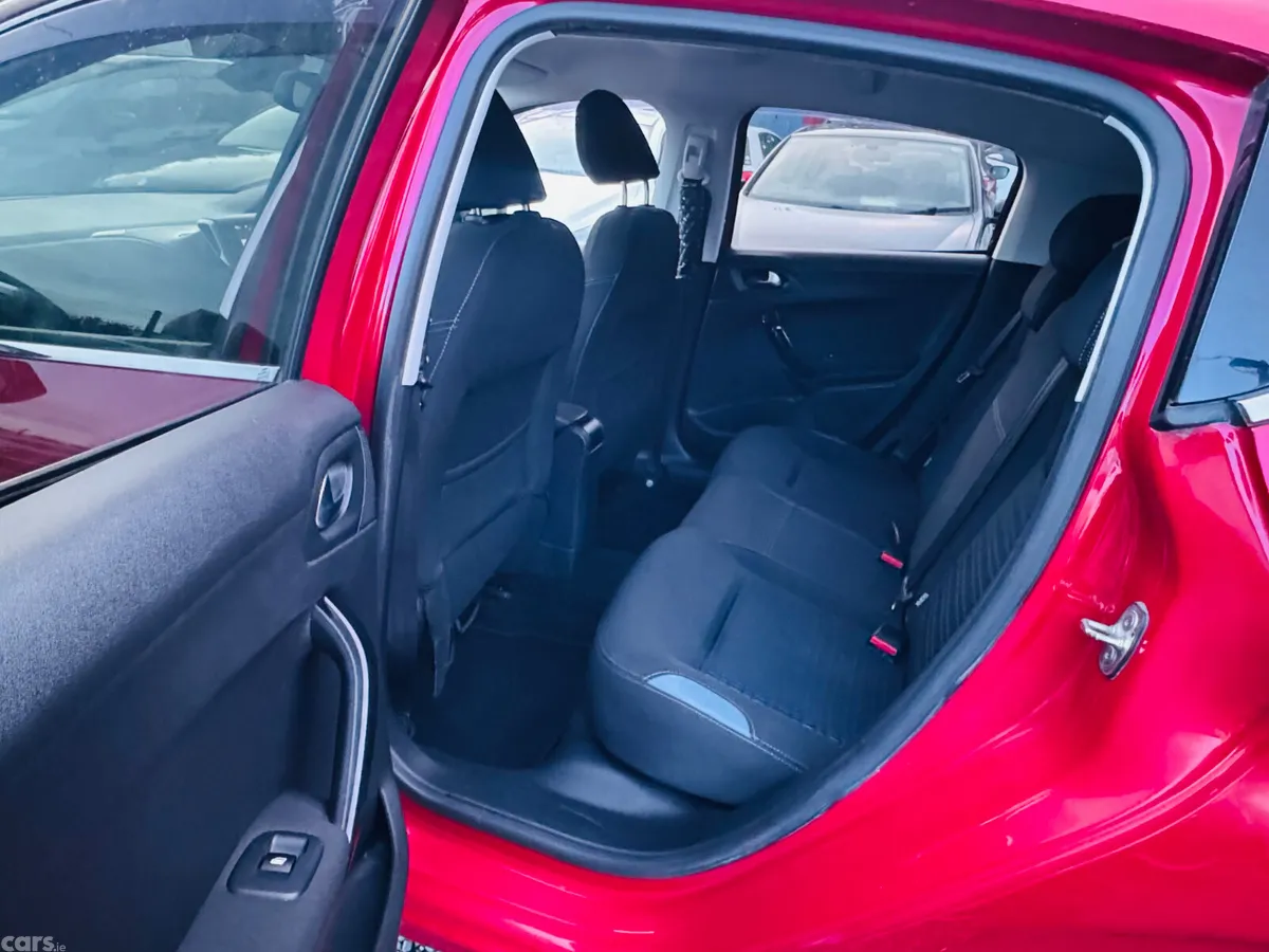 Peugeot 208 Hatchback, Petrol, 2014, Red