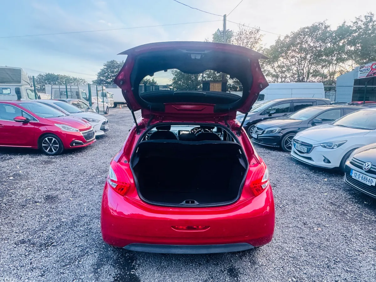 Peugeot 208 Hatchback, Petrol, 2014, Red