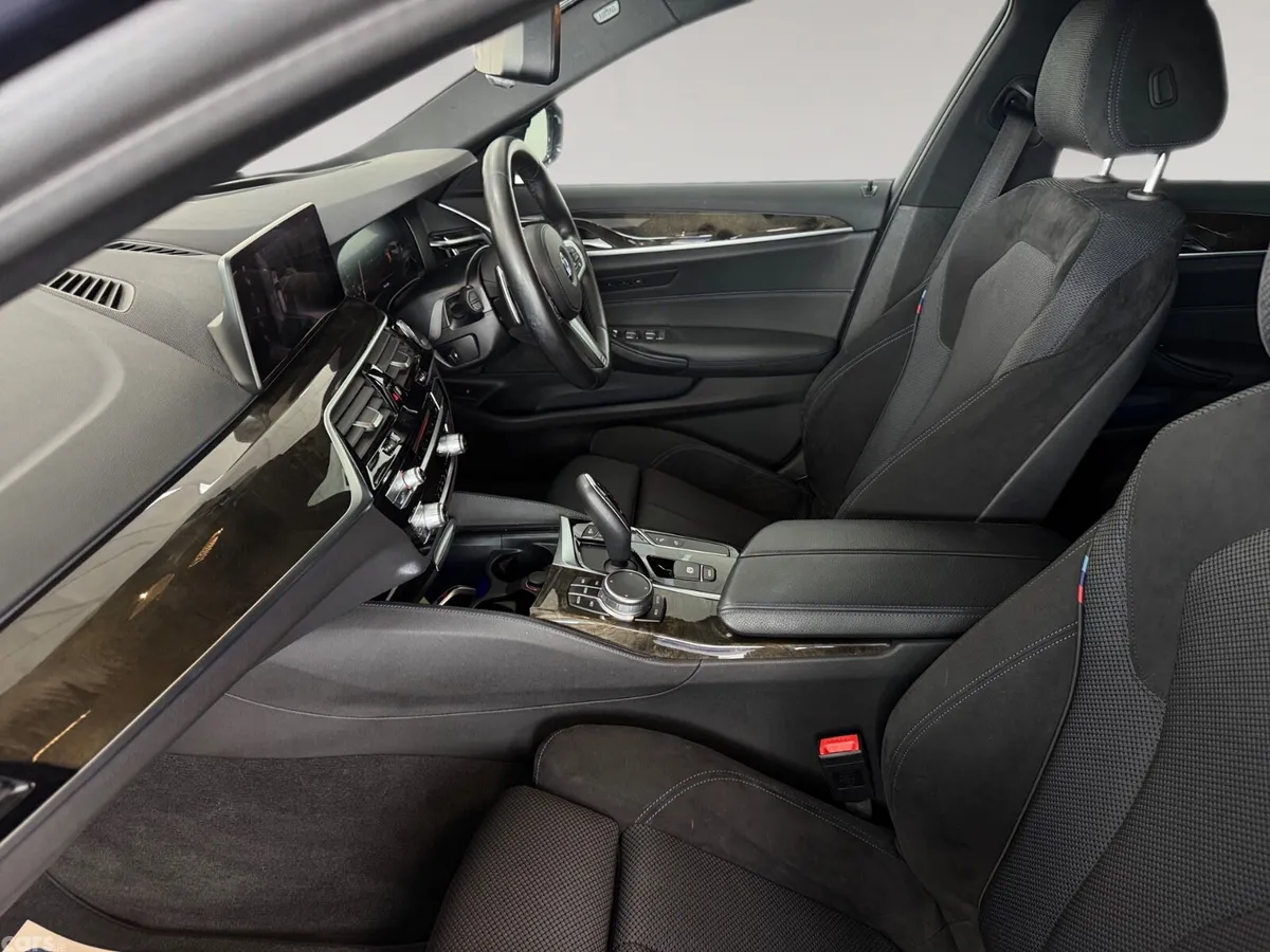 BMW 5-Series Estate, Diesel, 2018, Blue