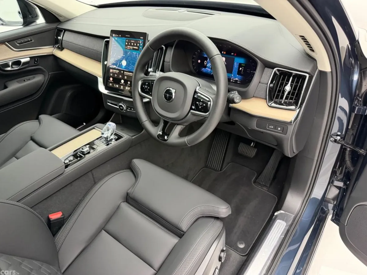 Volvo XC90 SUV, Petrol Plug-in Hybrid, 2026, Blue