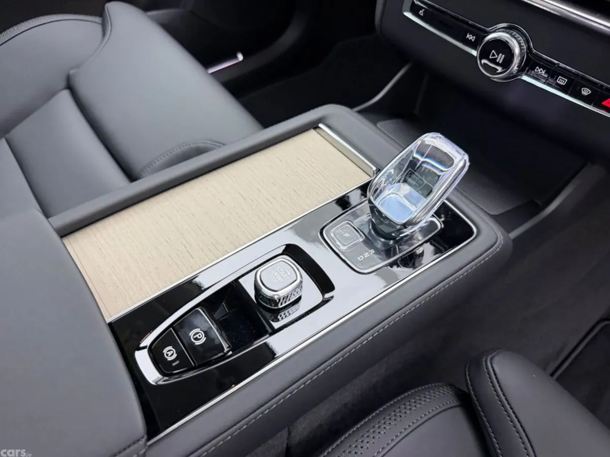 Volvo XC90 SUV, Petrol Plug-in Hybrid, 2026, Blue