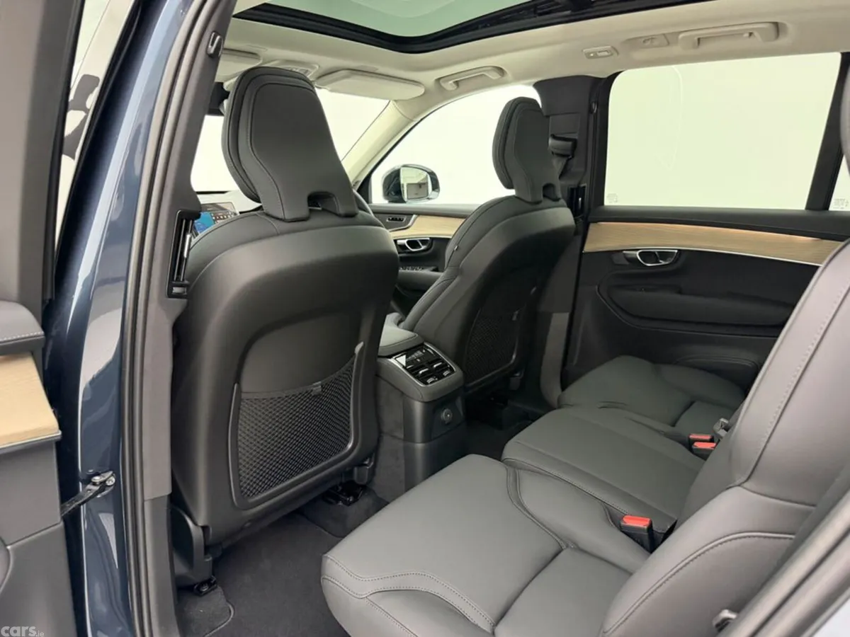 Volvo XC90 SUV, Petrol Plug-in Hybrid, 2026, Blue
