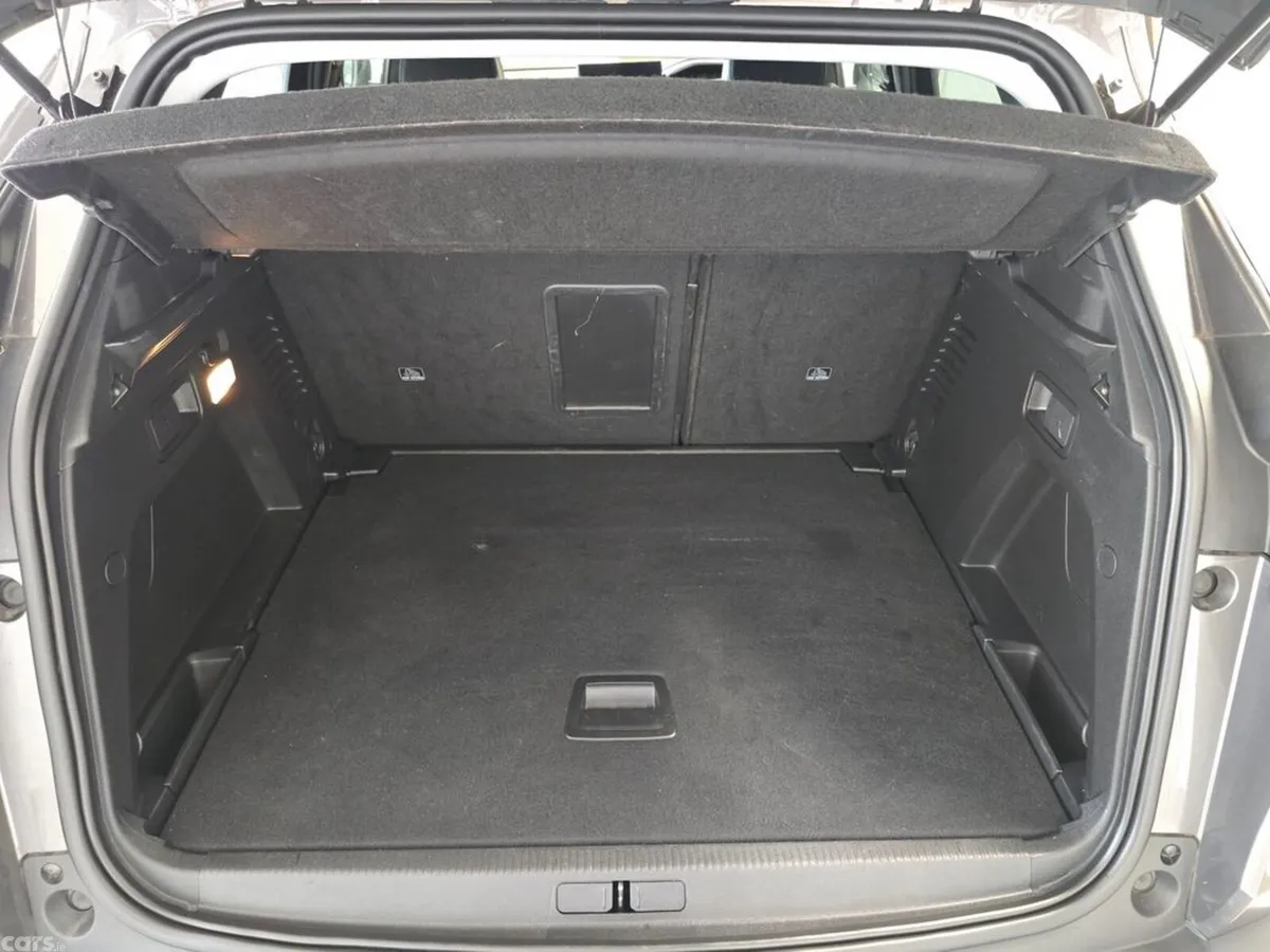 Peugeot 3008 MPV, Diesel, 2023, Grey