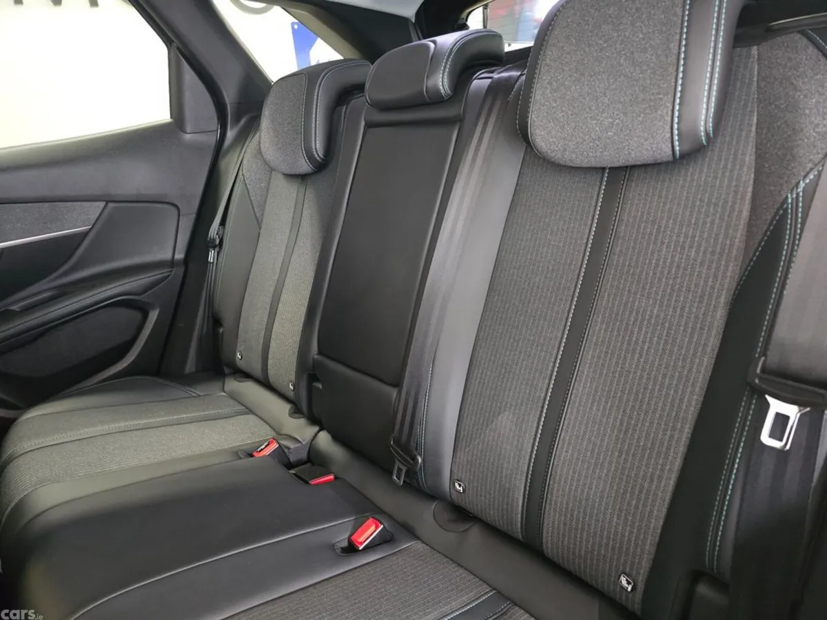 Peugeot 3008 MPV, Diesel, 2023, Grey