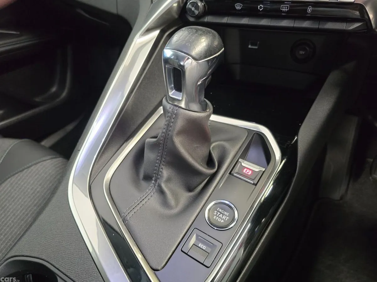 Peugeot 3008 MPV, Diesel, 2023, Grey