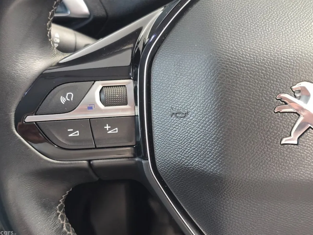Peugeot 3008 MPV, Diesel, 2023, Grey