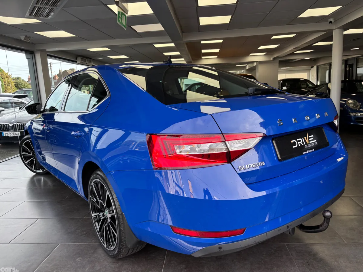 Skoda Superb Hatchback, Diesel, 2022, Blue