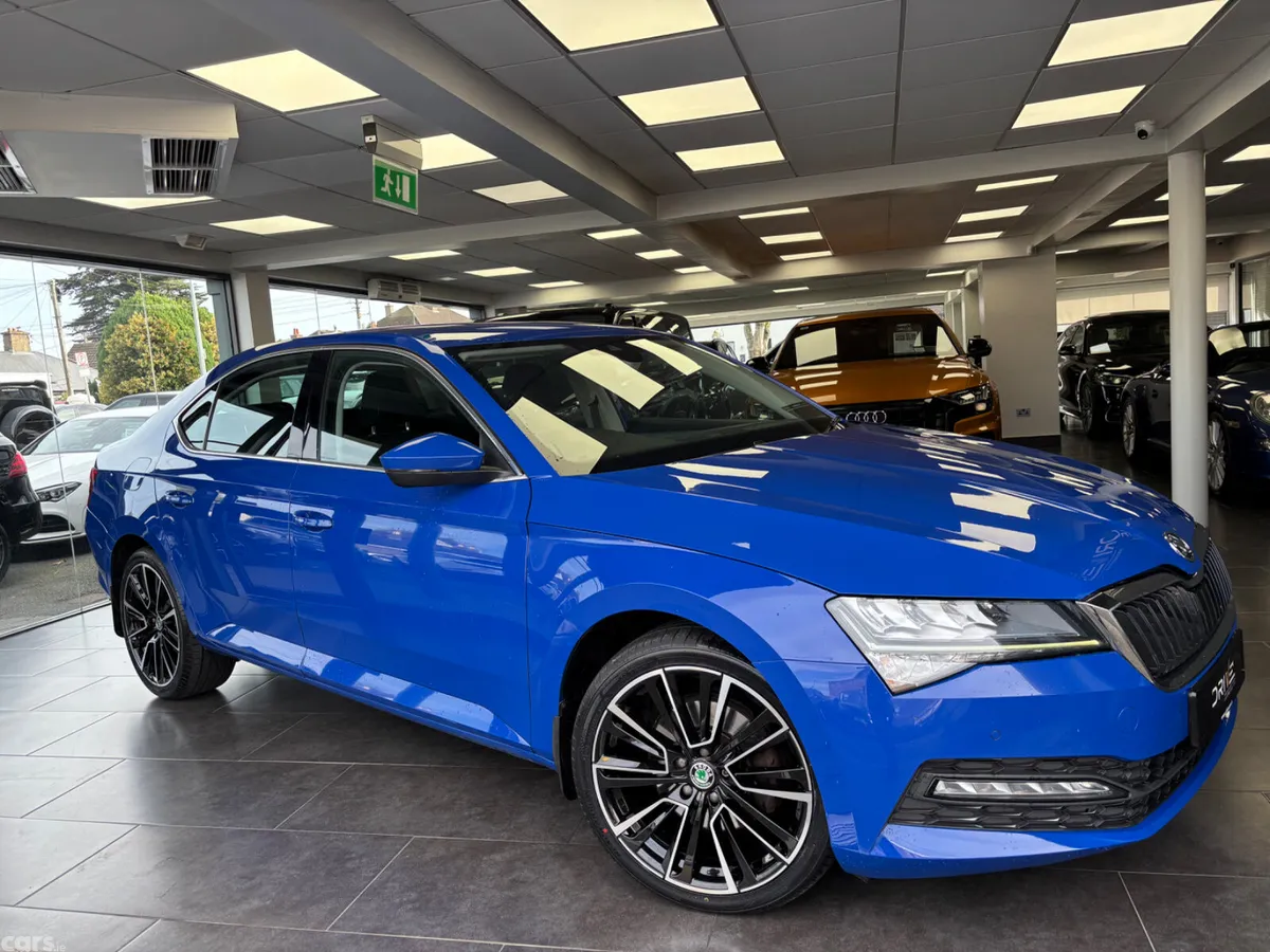 Skoda Superb Hatchback, Diesel, 2022, Blue