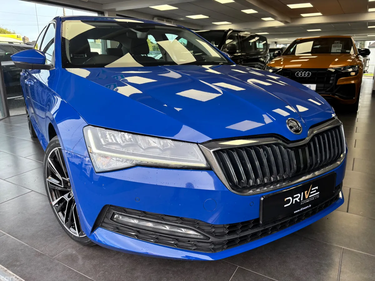 Skoda Superb Hatchback, Diesel, 2022, Blue