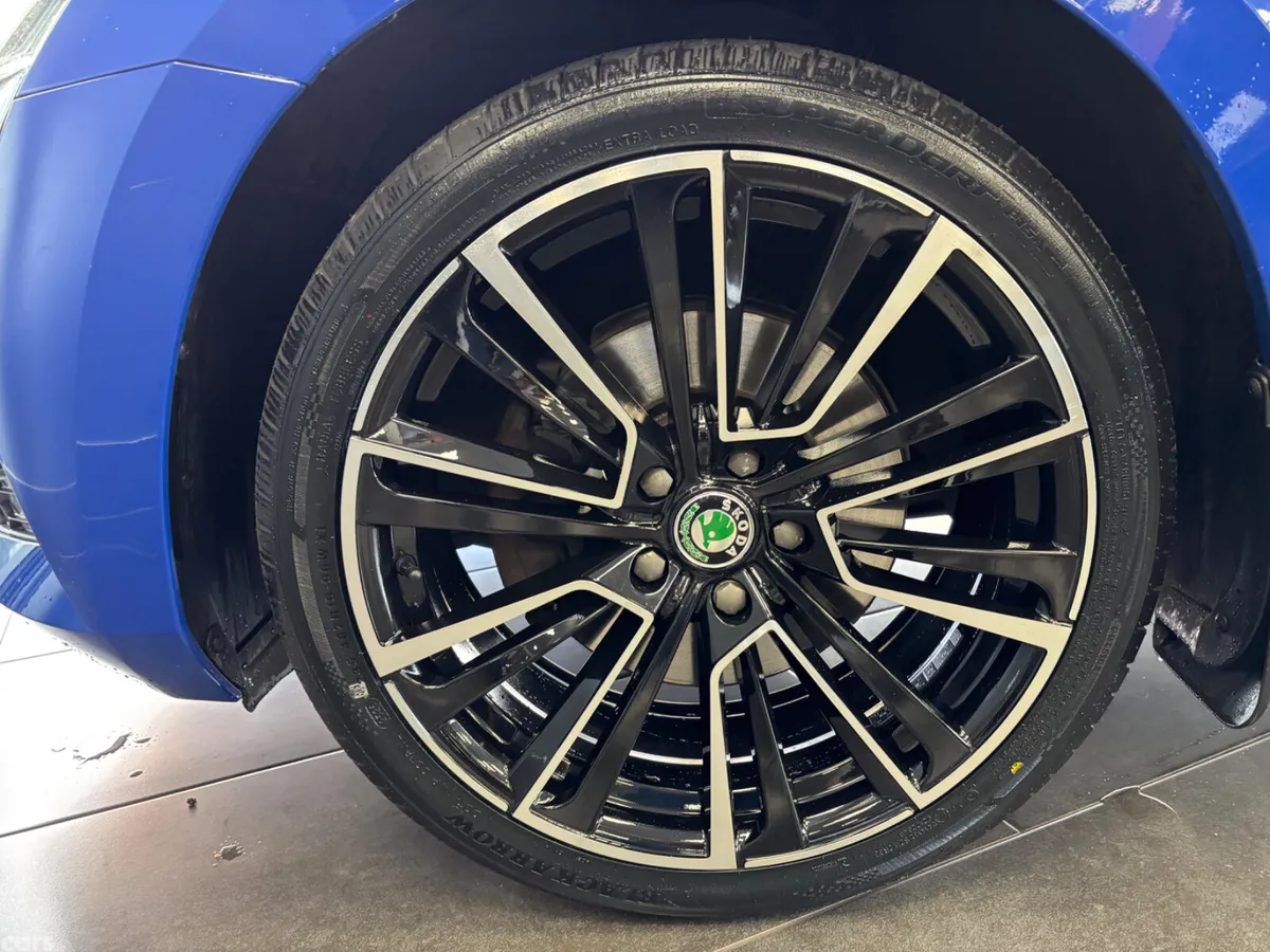 Skoda Superb Hatchback, Diesel, 2022, Blue