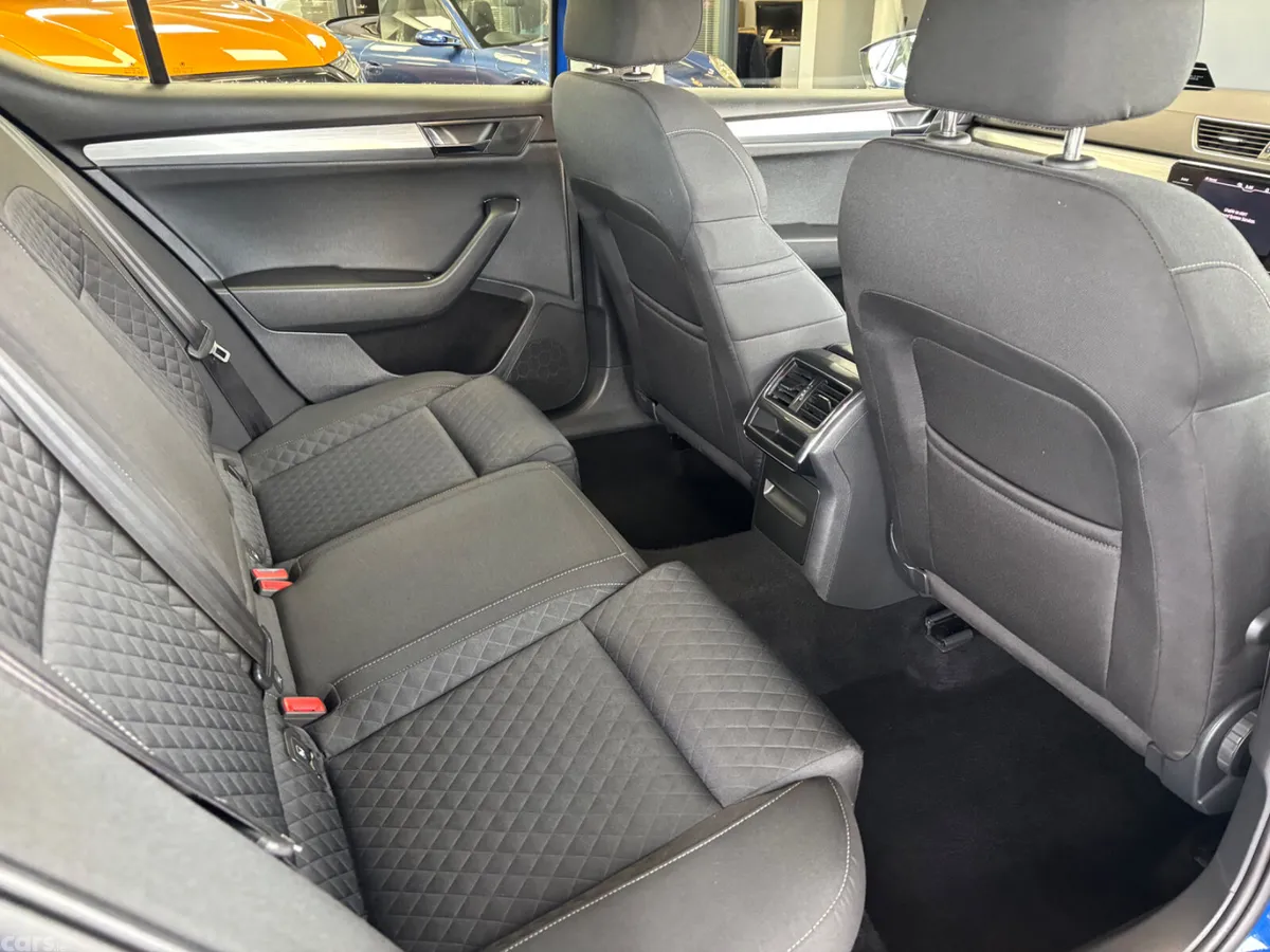 Skoda Superb Hatchback, Diesel, 2022, Blue