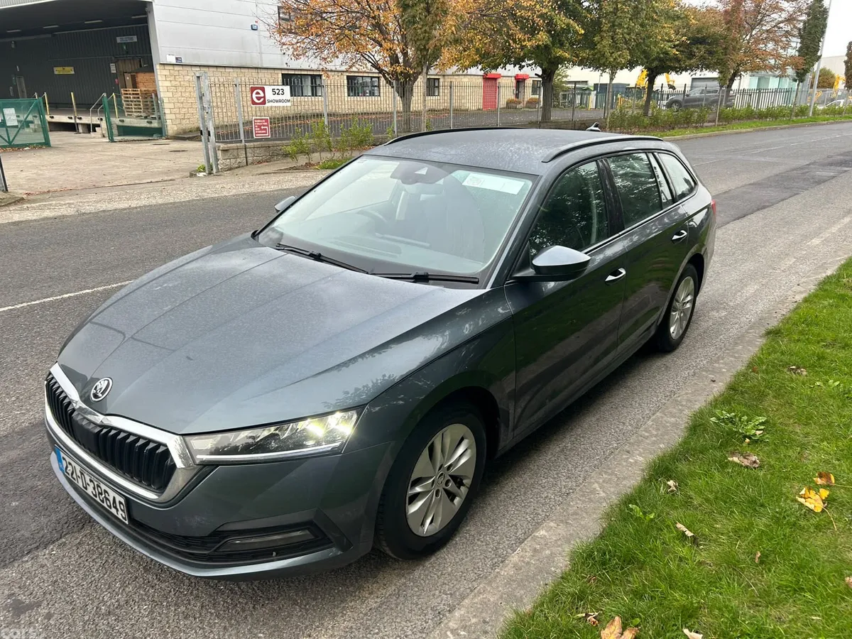Skoda Octavia Estate, Petrol, 2022, Grey