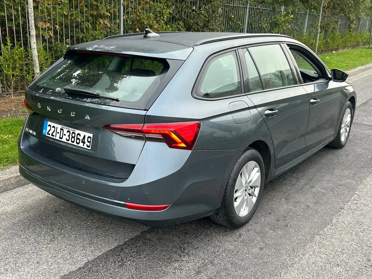Skoda Octavia Estate, Petrol, 2022, Grey