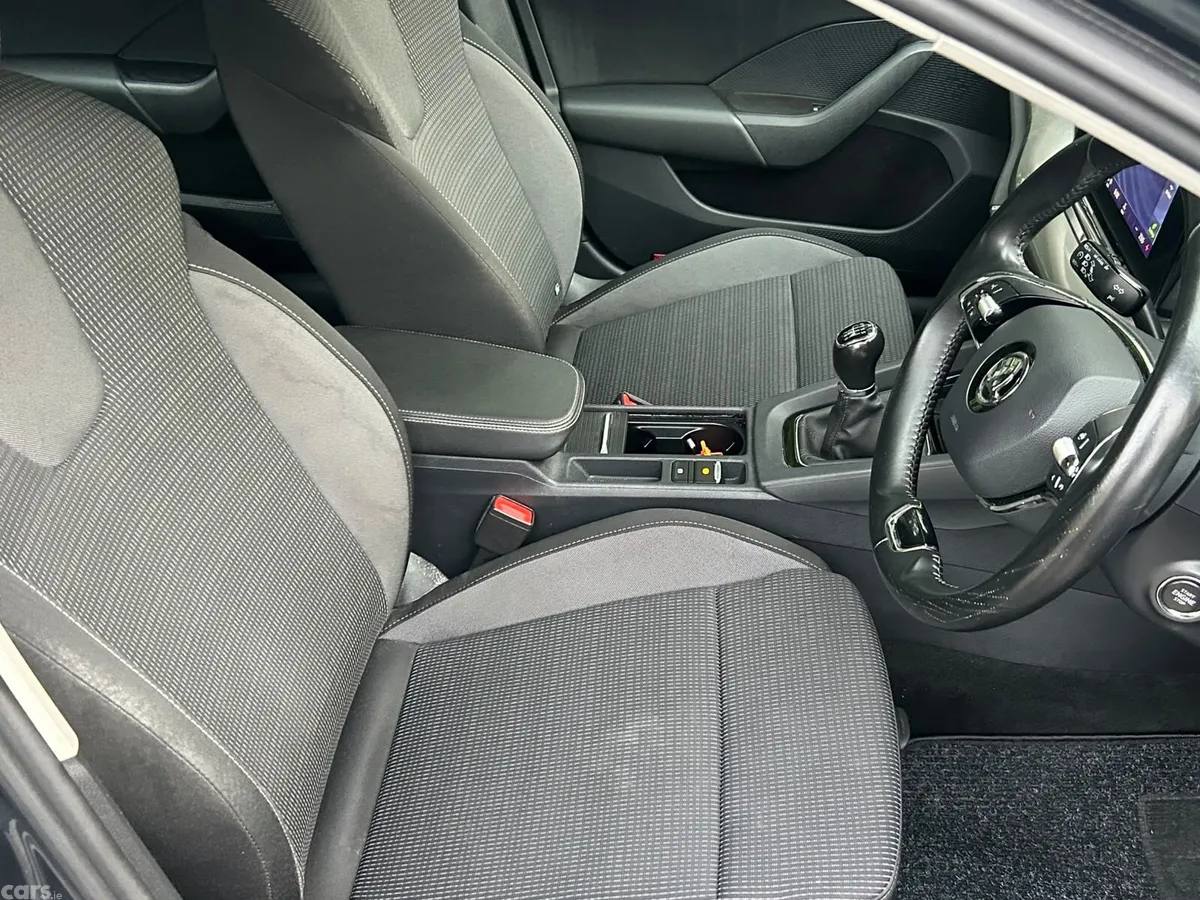 Skoda Octavia Estate, Petrol, 2022, Grey
