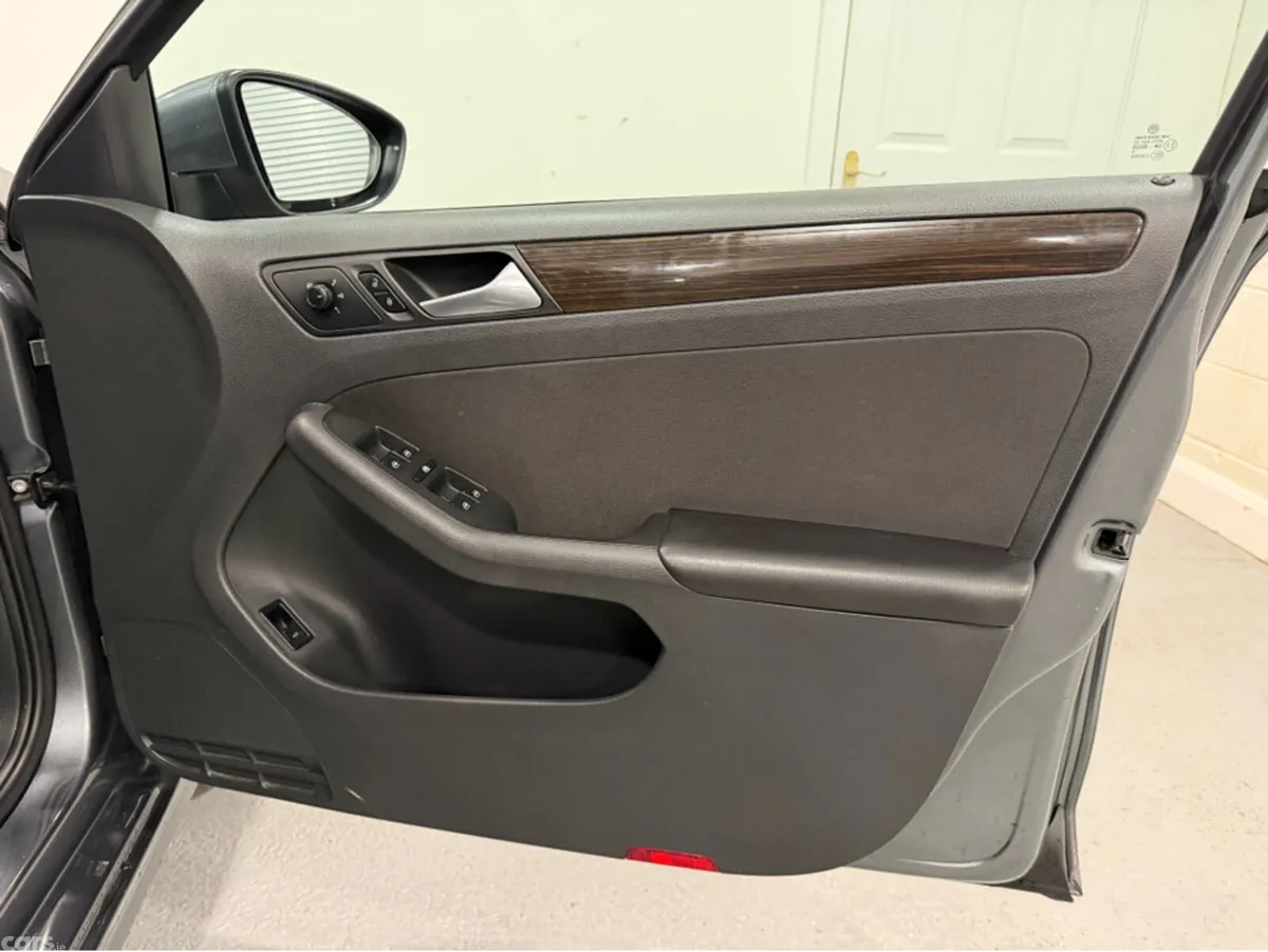 Volkswagen Jetta Saloon, Diesel, 2016, Grey