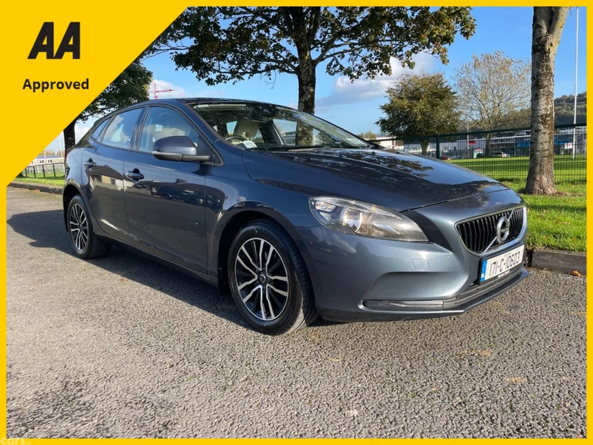 Volvo V40 Hatchback, Diesel, 2017, Blue