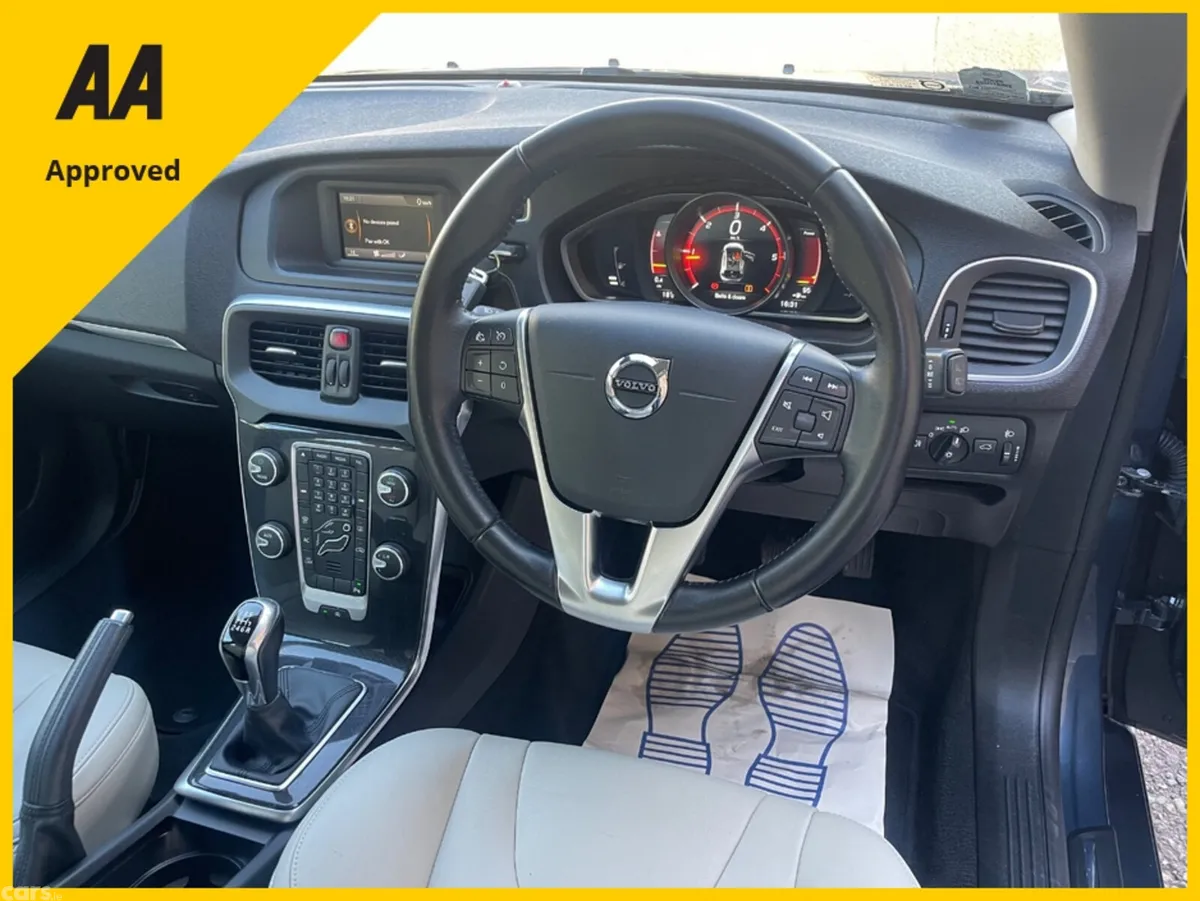 Volvo V40 Hatchback, Diesel, 2017, Blue