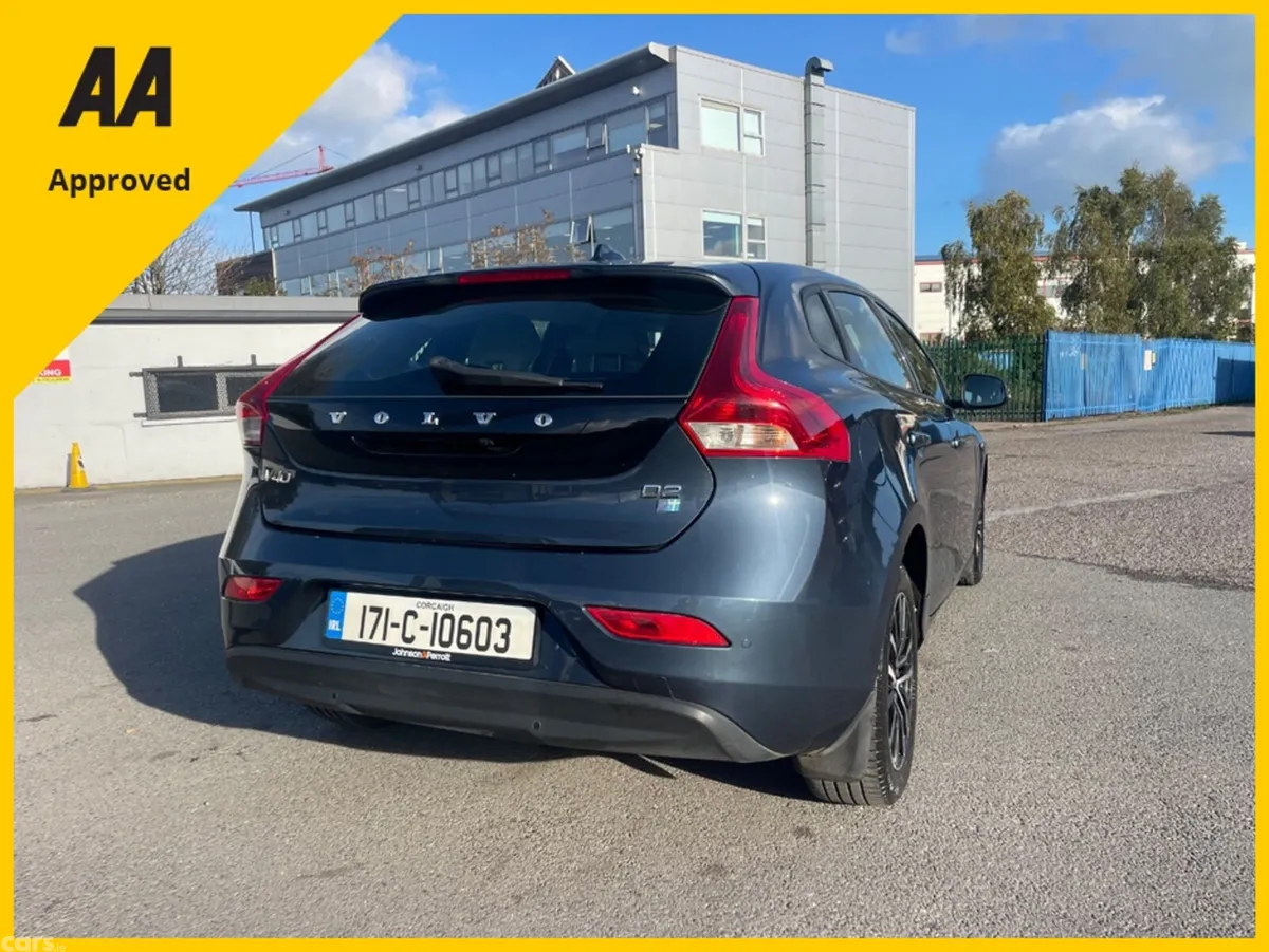 Volvo V40 Hatchback, Diesel, 2017, Blue