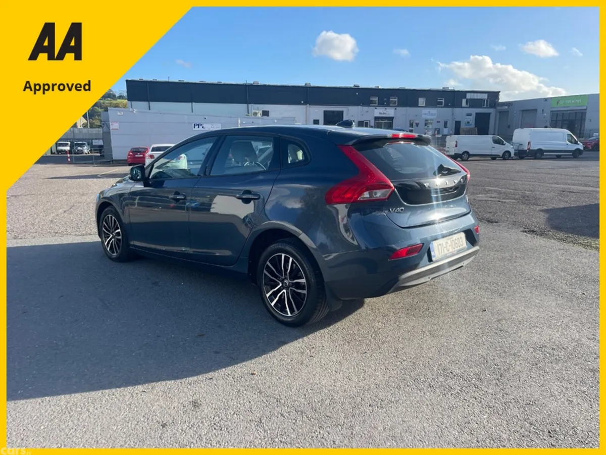 Volvo V40 Hatchback, Diesel, 2017, Blue