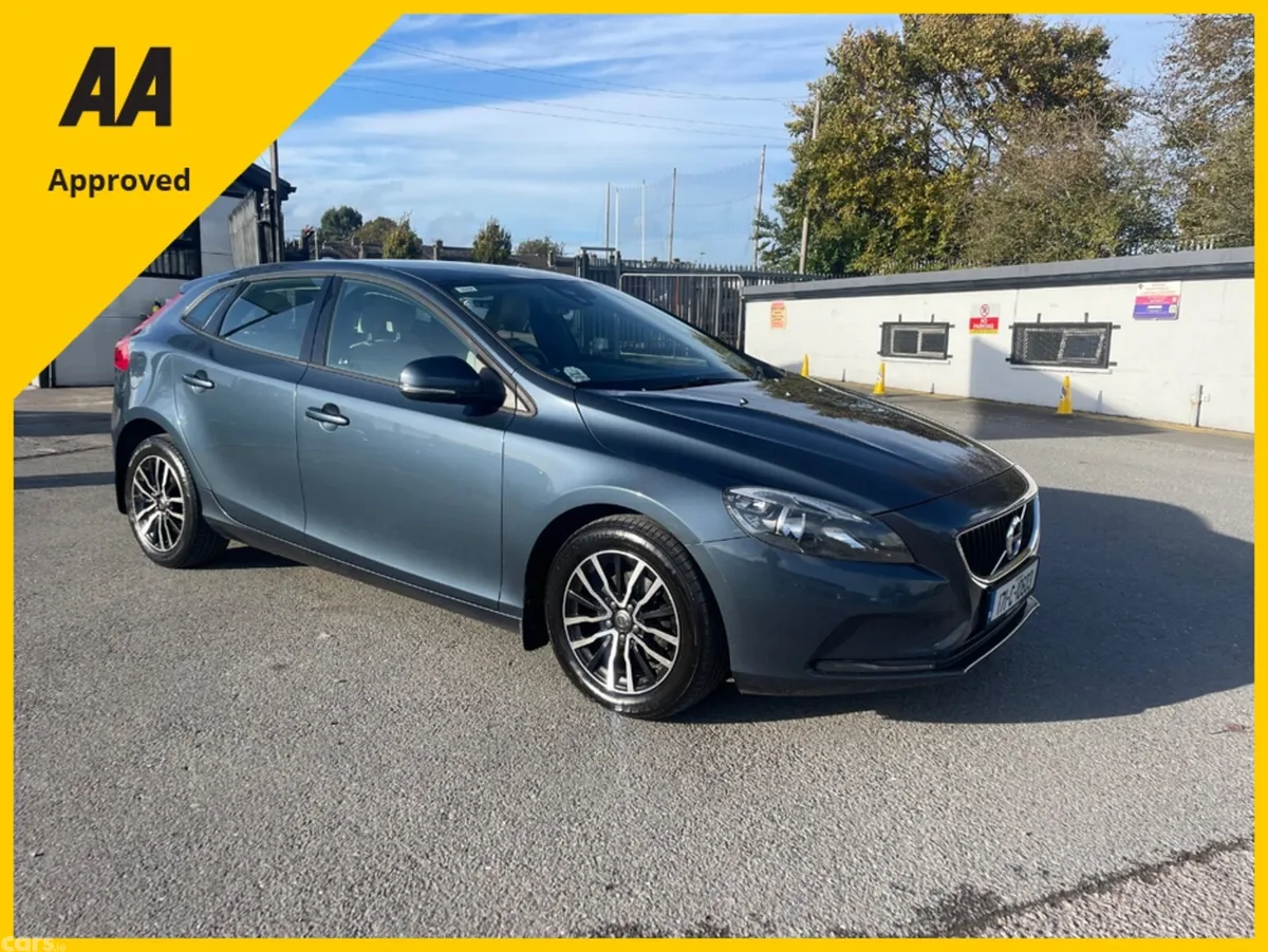 Volvo V40 Hatchback, Diesel, 2017, Blue