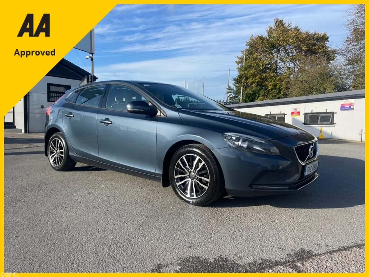 Volvo V40 Hatchback, Diesel, 2017, Blue