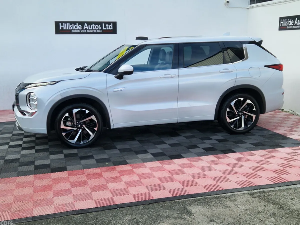 Mitsubishi Outlander MPV, Petrol Plug-in Hybrid, 2022, White