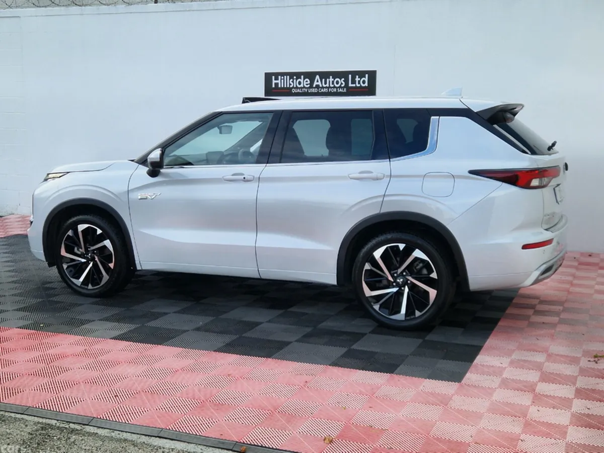 Mitsubishi Outlander MPV, Petrol Plug-in Hybrid, 2022, White