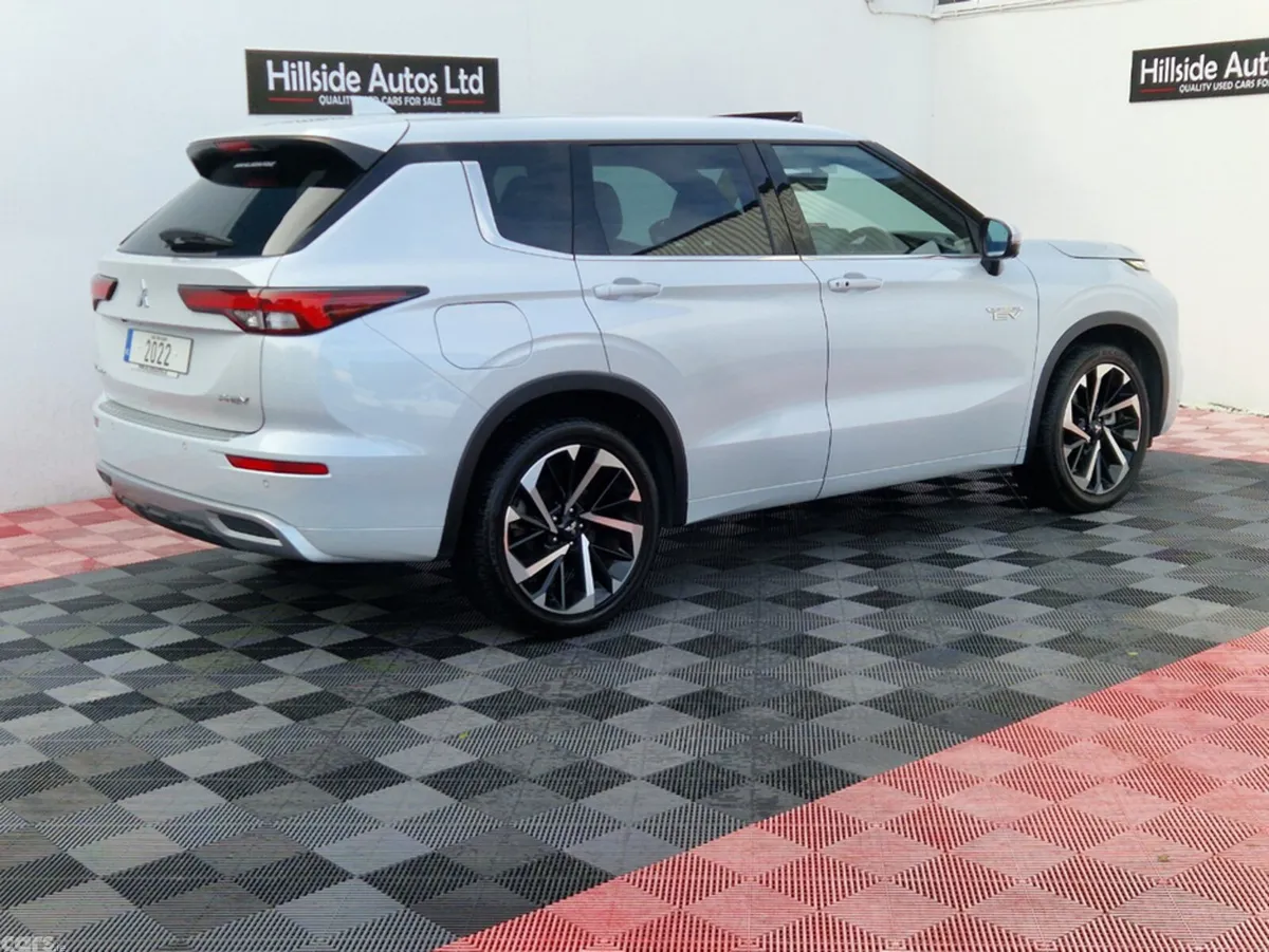 Mitsubishi Outlander MPV, Petrol Plug-in Hybrid, 2022, White