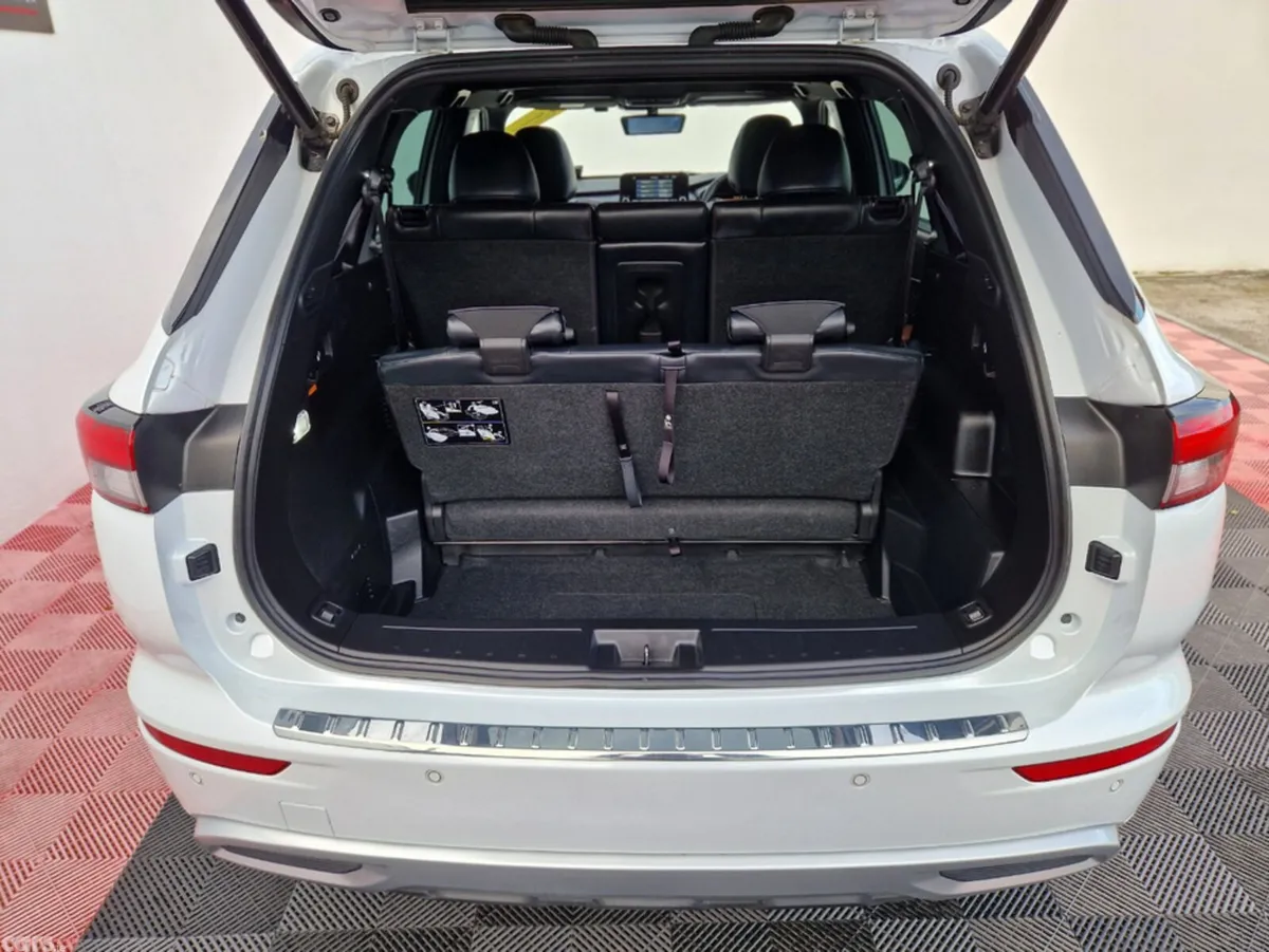 Mitsubishi Outlander MPV, Petrol Plug-in Hybrid, 2022, White